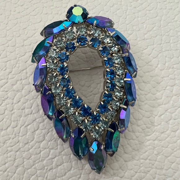 Sarah Coventry Jewelry - VNTG Sarah Coventry "Blue Lagoon" brooch